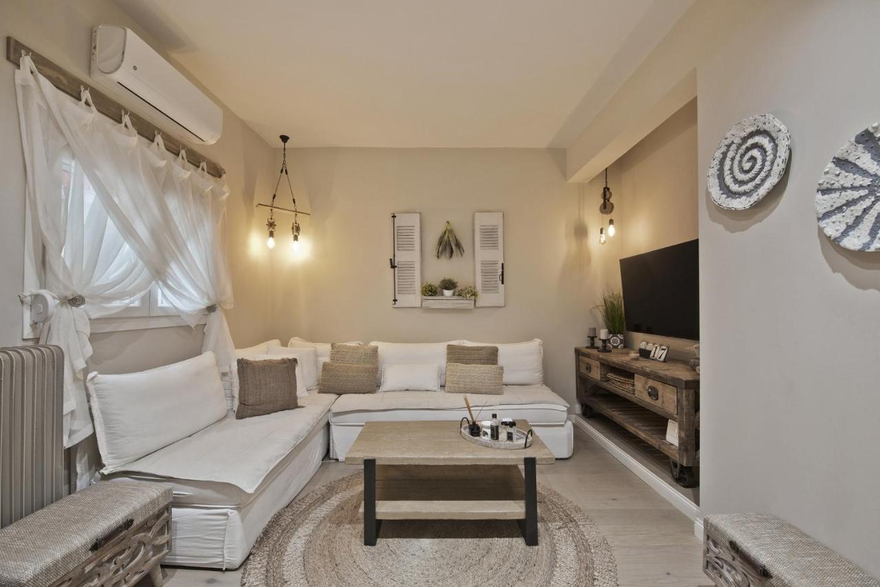 Stylish Apartment At Pagrati Athens Exterior photo