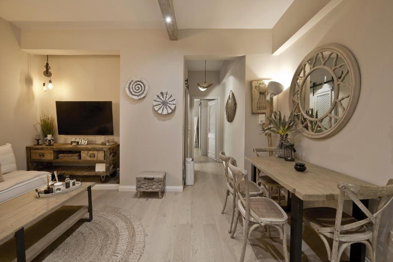 Stylish Apartment At Pagrati Athens Exterior photo